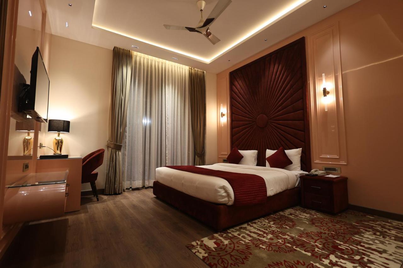 The Ramayana Hotel, Ayodhya Eksteriør bilde